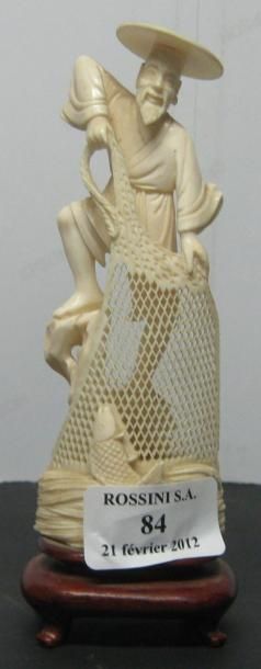 null Pecheur en ivoire sculpté H. 13,5 cm