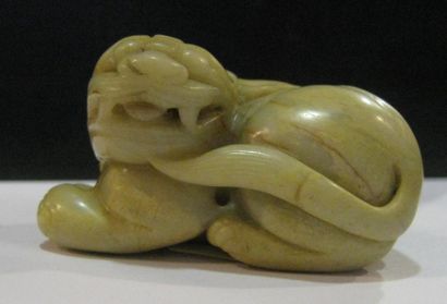 null Sujet en serpentine sculptée d"un lion. Travail Moderne