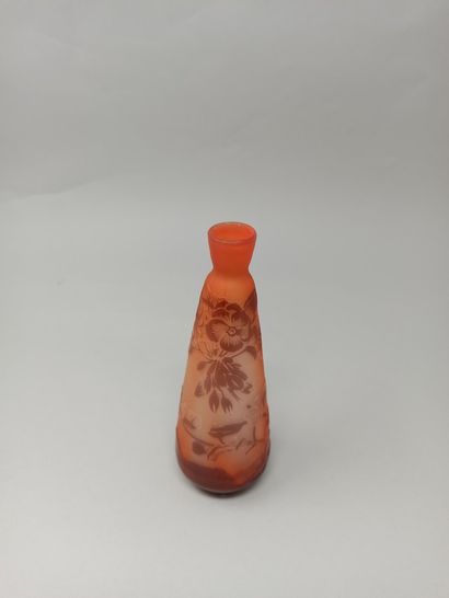 null GALLÉ (In the taste of)

Vase of form known as "bottle with saké". 

Proof in...