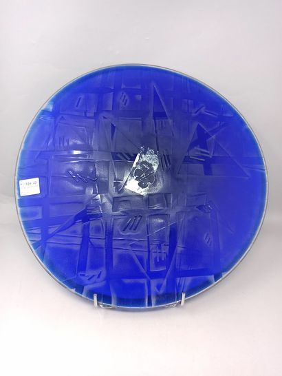 null Catherine ZORITCHAK (1947)

Grand plat circulaire en pâte de verre à décor pictural...