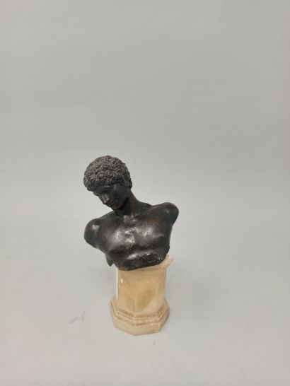 
Small bronze bust of a man.

18th century

H....
