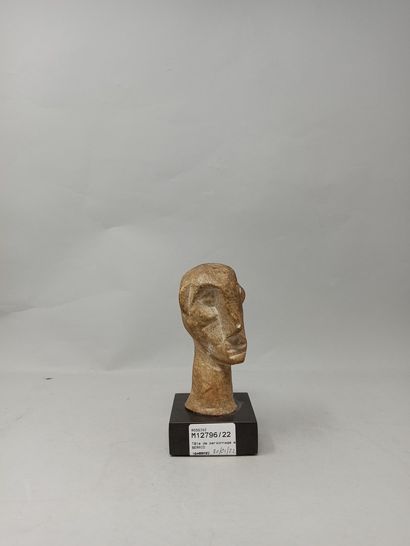 null Ecole moderne

Tête de personnage en pierre sculptée.

H. : 11cm.