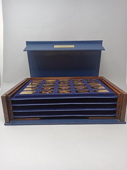 null COLLECTION OF 100 MEDALS ON AVIATION

Gilt bronze

"The Jane's Medallic Register...