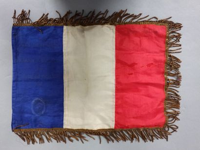 null Fanion tricolore en soie frangée avec en broderie le logo de la "Ligue Maritime...