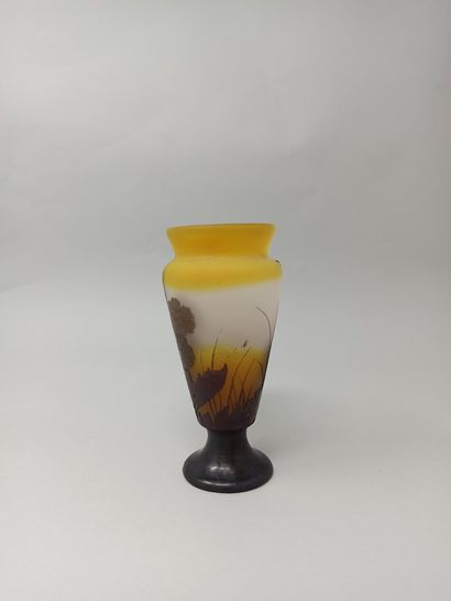 null GALLÉ (In the taste of)

Horned vase with a large neck on a pedestal 

Proof...