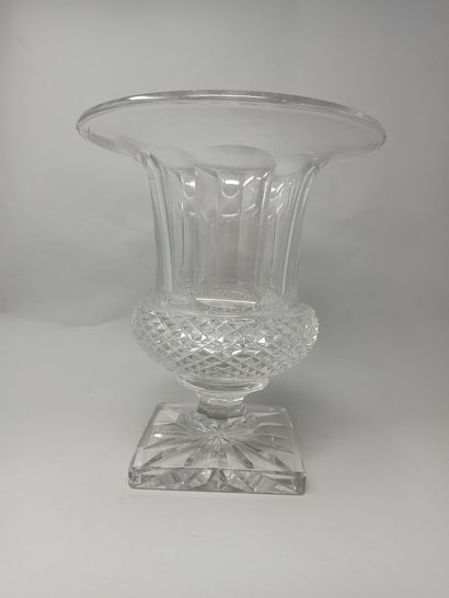 null 
SAINT-LOUIS
Vase of form Médicis model Versailles out of cut crystal, the body...