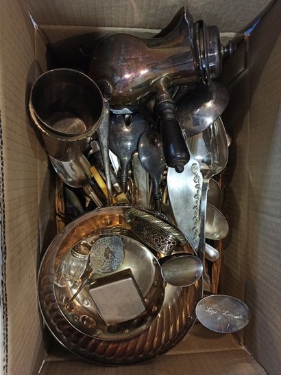 null Strong lot of silver plated cutlery including parts of menagere, wine tastes,...