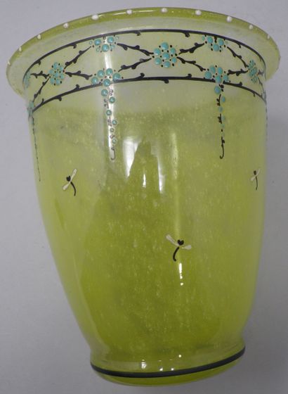 null GOUPY Marcel (1886-1954)

Vase en verre marmoréen jaune/vert à décor d'une frise...