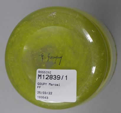 null GOUPY Marcel (1886-1954)

Vase en verre marmoréen jaune/vert à décor d'une frise...