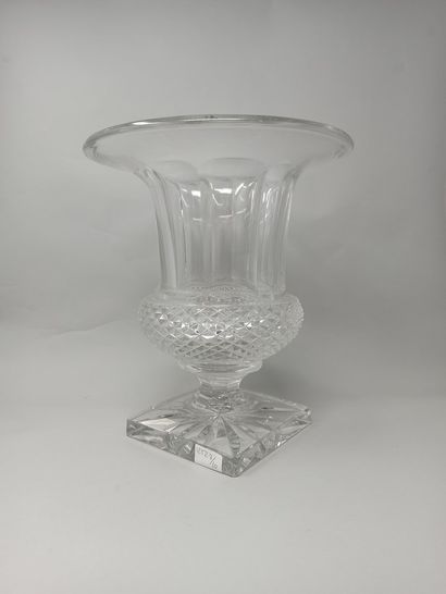 null 
SAINT-LOUIS
Vase of form Médicis model Versailles out of cut crystal, the body...