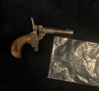 null Revolver with pin. Cal. 7 mm. Engraved frame. Missing the hammer.