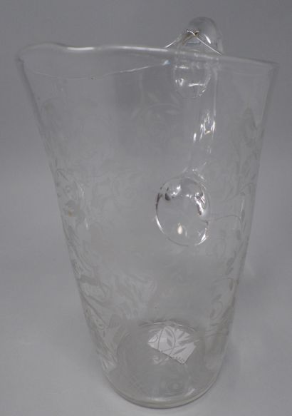 null BACCARAT - SERVICE DJEDDAH

Broc à eau, modèle Djeddah, en cristal gravé inspiré...