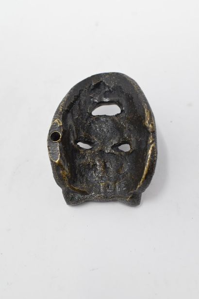 null CHINE et ITALIE, XXème siècle

Deux petits masques en bronze; l'un figurant...