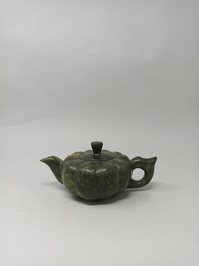 null CHINE - MODERNE

Théière en pierre dure simulant une citrouille.

H. 8 - L....