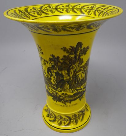 null MONTEREAU - Jean de la Fontaine

Vase cornet en terre de pipe jaune à décor...