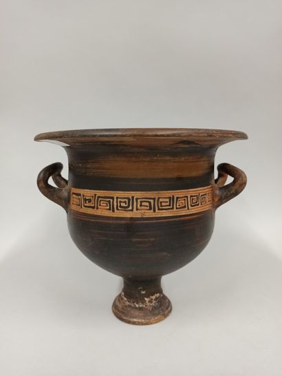 null Black-glazed bell jar decorated on the body with friezes of meander

Ochre terracotta....