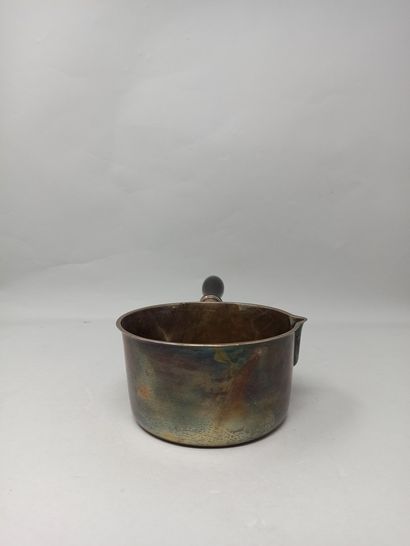 null Saucepan with spout in silver (925) Minerve mark, handle in blackened wood.

Weight...