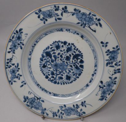 null Compagnie des Indes

Assiette en porcelaine.à décor bleu de fleurs.



Diam....