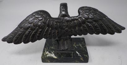 null Eagle with spread wings, in bronze with black patina, on a rectangular marble...