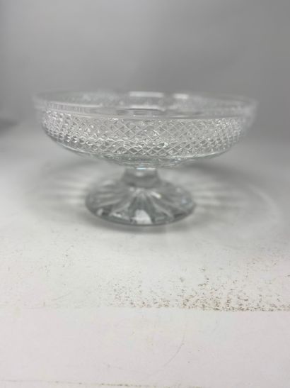 SAINT-LOUIS

Large cut crystal cup with gadroons...