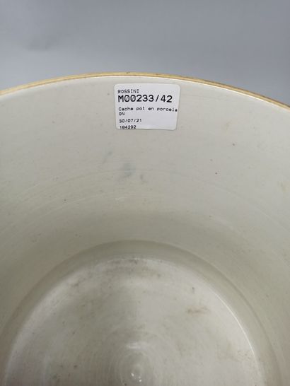 null CHINE - XXème siècle, dans le goût des Ming

Cache pot en porcelaine à décor...