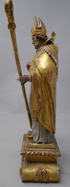 null SAINT-OMER

Statue en bois sculpté doré et polychrome figurant Saint Omer tenant...