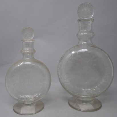 null BACCARAT

Suite of two crystal decanters of gourd form, Michel Ange model.

Heights:...