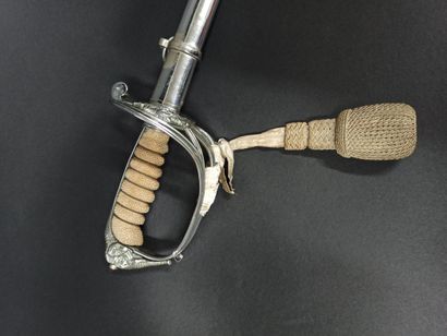 null Officer's saber of the Thai Royal Guard.

With its strap and engraved blade.

20th...