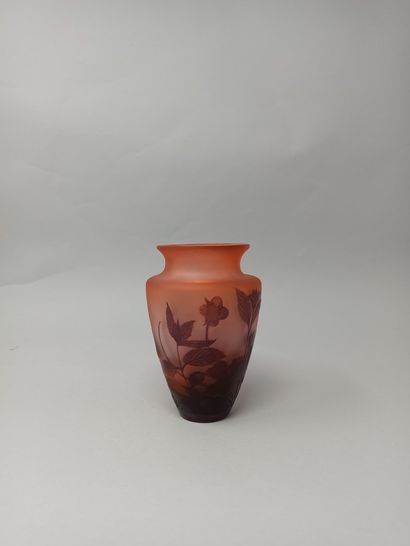 null GALLÉ (Dans le goût de)

Vase de forme toupie à large col ouvert 

Épreuve en...