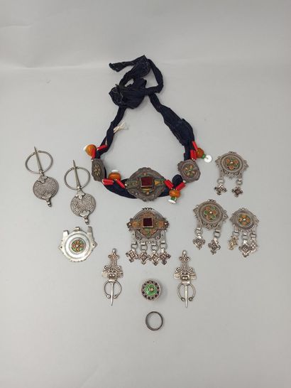Set of fibulas and Berber jewelry