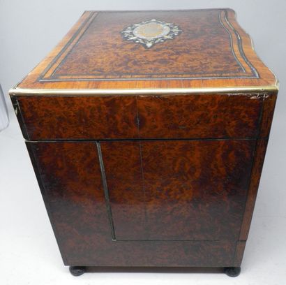 null Rectangular liquor cabinet with curved front in veneer with marquetry and brass...