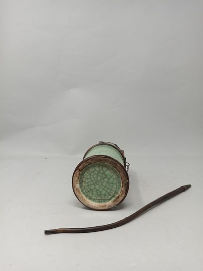 null Pipe à opium en grès céladon à fonf craquelé.

Chine, vers 1920.