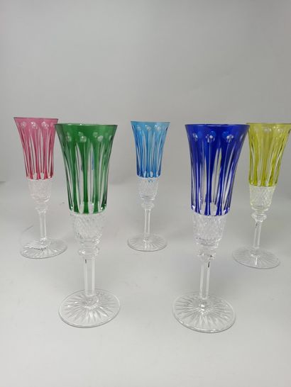null 
SAINT-LOUIS

Part of service of glass including 21 champagne flutes model Tommy...