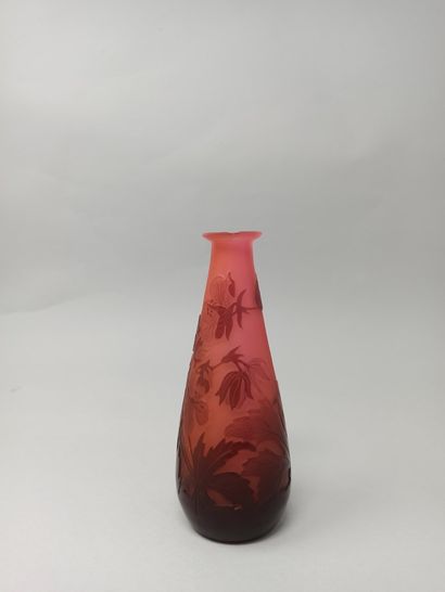 null GALLÉ (Dans le goût)

Vase de forme balustre à petit col plat

Épreuve en verre...