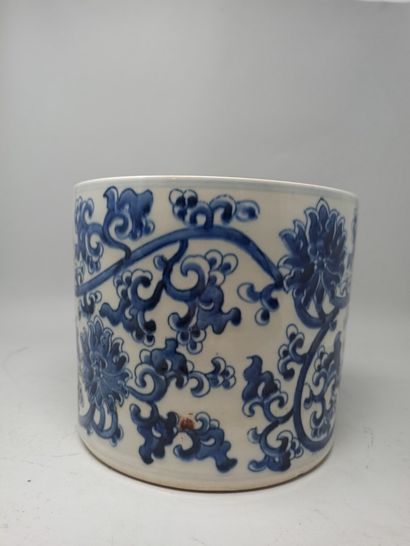 CHINA - 20th century, in the Ming style

Porcelain...