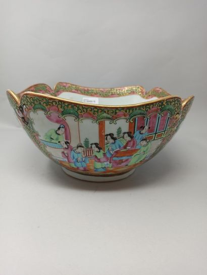 Canton porcelain bowl with square section...