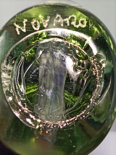 null NOVARO,

Petit vase à panse aplatie en verre souflé à décor bleu et vert rehaussé...