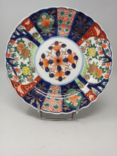 JAPAN - IMARI

Dish and plate in polychrome...