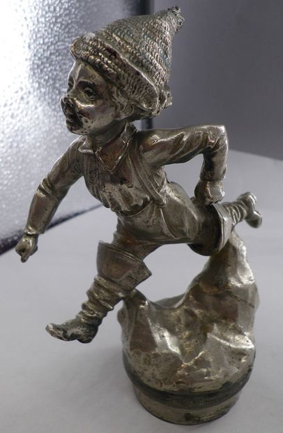 null RENEVEY A. (XX)

Mascot of radiator cap in chromed metal representing the Little...