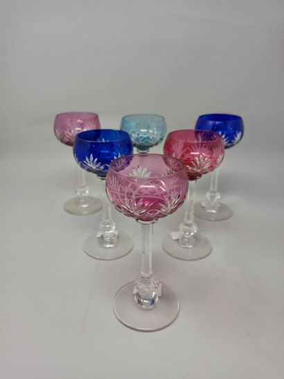 null 
SAINT LOUIS

Set of 6 crystal glasses cut two-colored.

Stamp under the foot.

H....