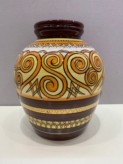 null QUIMPER

Earthenware vase with open neck decorated with stylized friezes in...