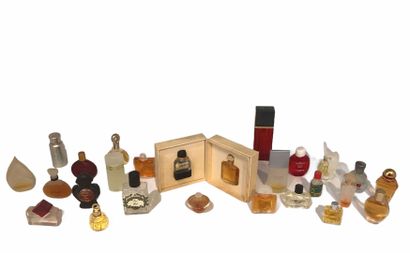null Ensemble de 24 miniatures dont Annick Goutal, Lalique, Cartier, Hugo Boss, etc…...