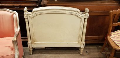 null Parties de bois de lit en bois laqué blanc.

Style Louis XVI

Tête de lit: H....