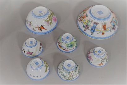 null CHINE, XXème siècle

Ensemble de sept bols en porcelaine à décor émaillé polychrome...