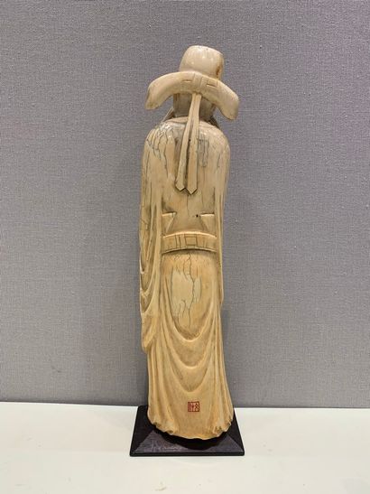 null CHINE - Début XXe siècle (Avant 1920)

Sage debout, grand sujet en ivoire sculpté...