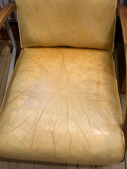 null Paire de fauteuils Art Déco recouverts de cuir couleur Havane.

H. 72 cm - L....