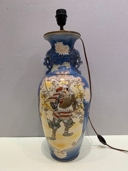 null JAPON - Travail moderne

Vase en porcelaine bleue à décor en partie émaillé...