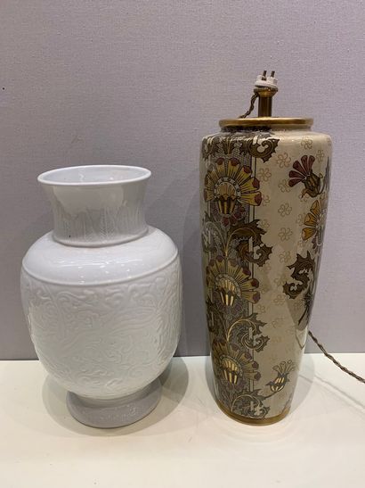 null GIEN

Vase en porcelaine à décor japonisant sur fond brun (éclat sur le dessous)

Marque...