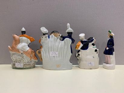 null Lot de 4 figurines porcelaine: personnages et chevaux.

On y joint deux vases...
