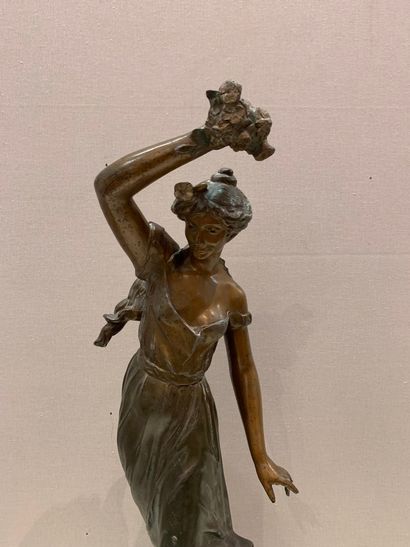 null CAUSSE

Floral games

Sculpture in regule with brown patina and medal on pedestal...